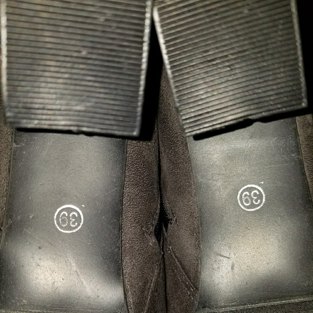 Grey suede boots - Picture 4 of 4